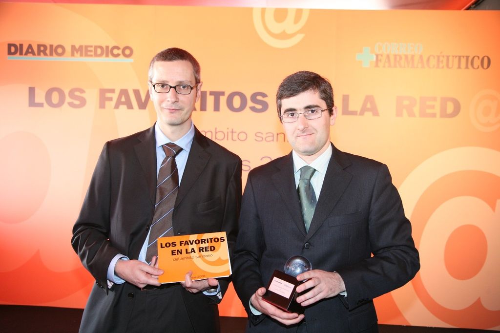 Franck Scipion y Pablo Avanzas con el premio favoritos de la red